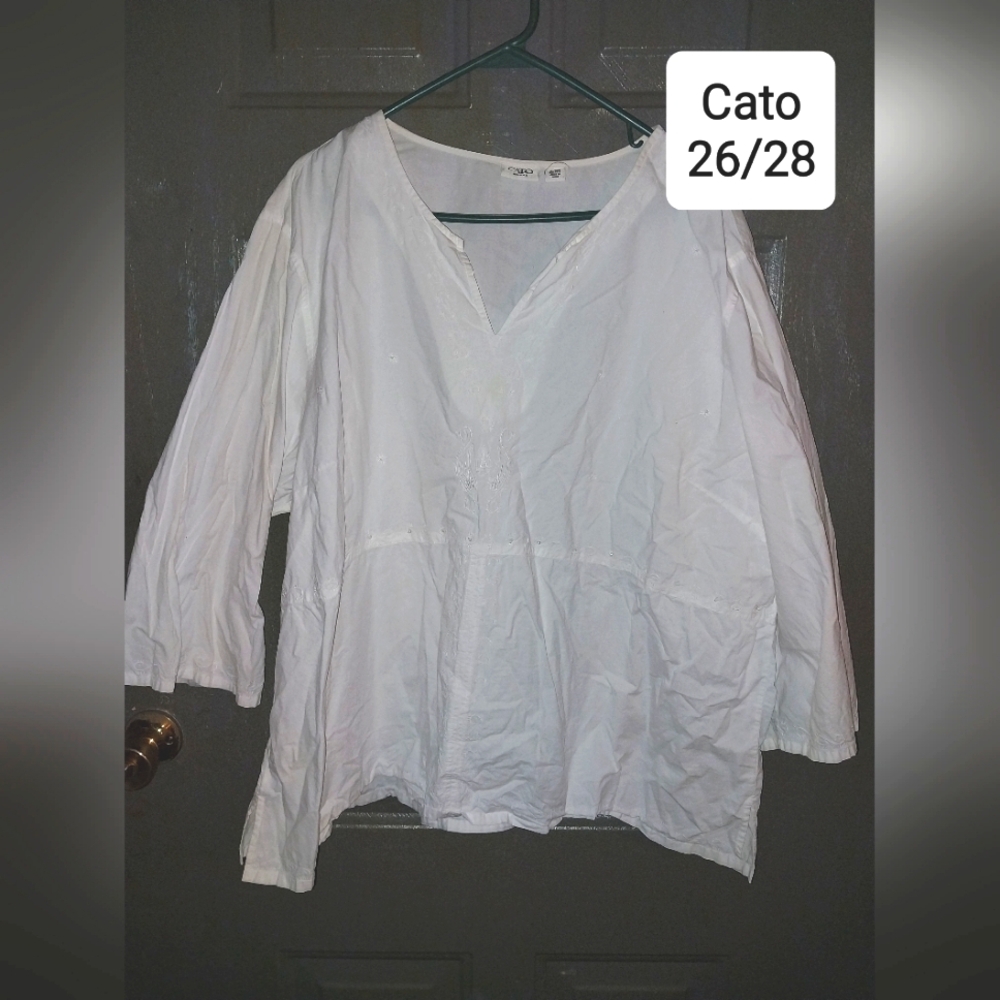 White blouse w embroidery detail